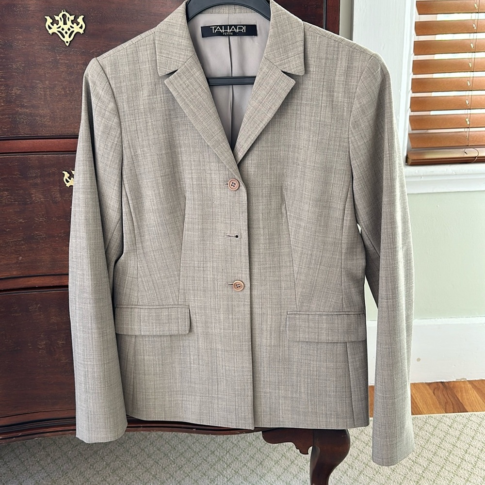 Tahari size 6P wool, polyester, Lycra grey brown pant suit